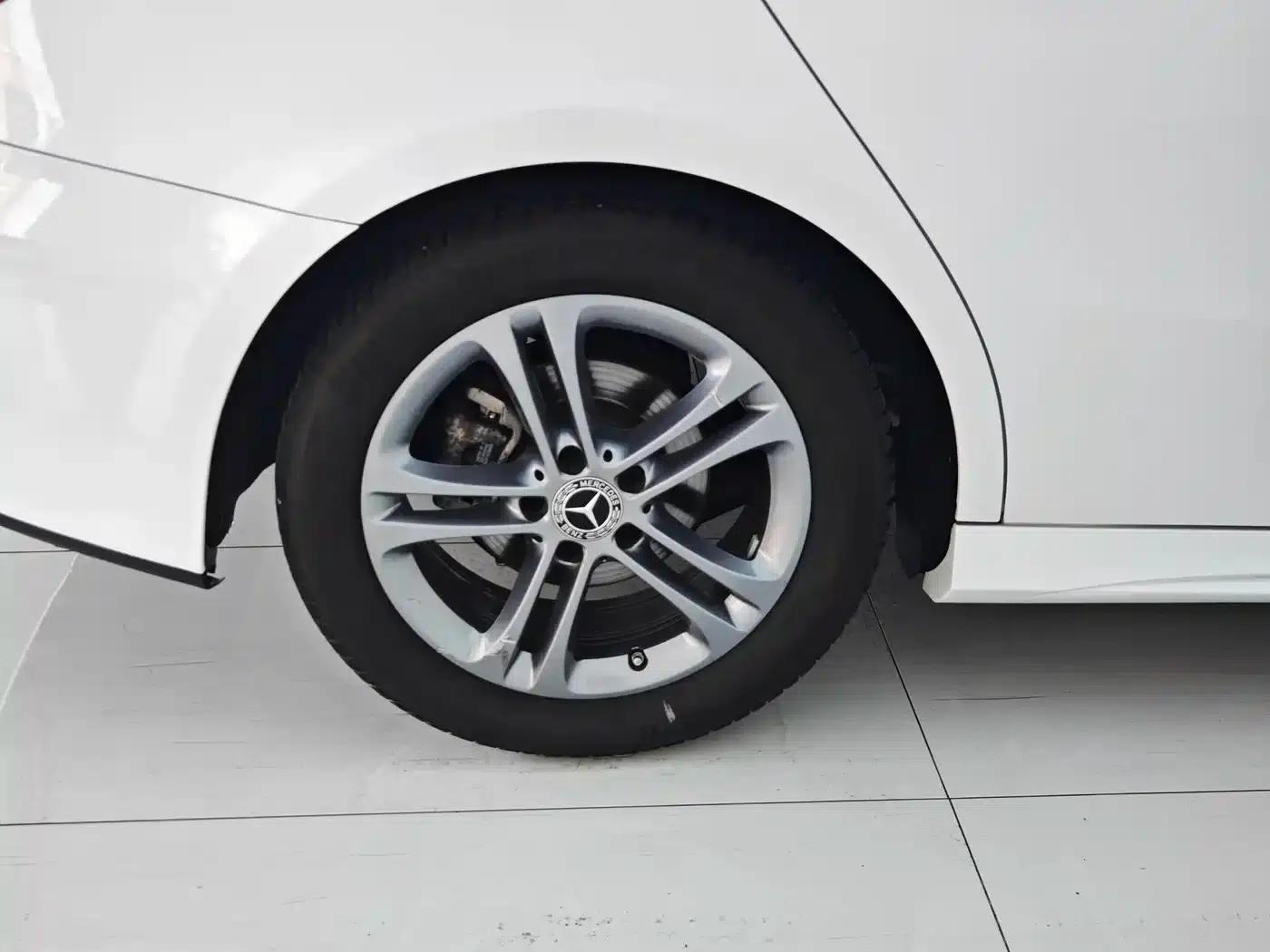 Mercedes-Benz A-Class 2021 Facelift A 180 L Sport Sedan — миниатюра 23