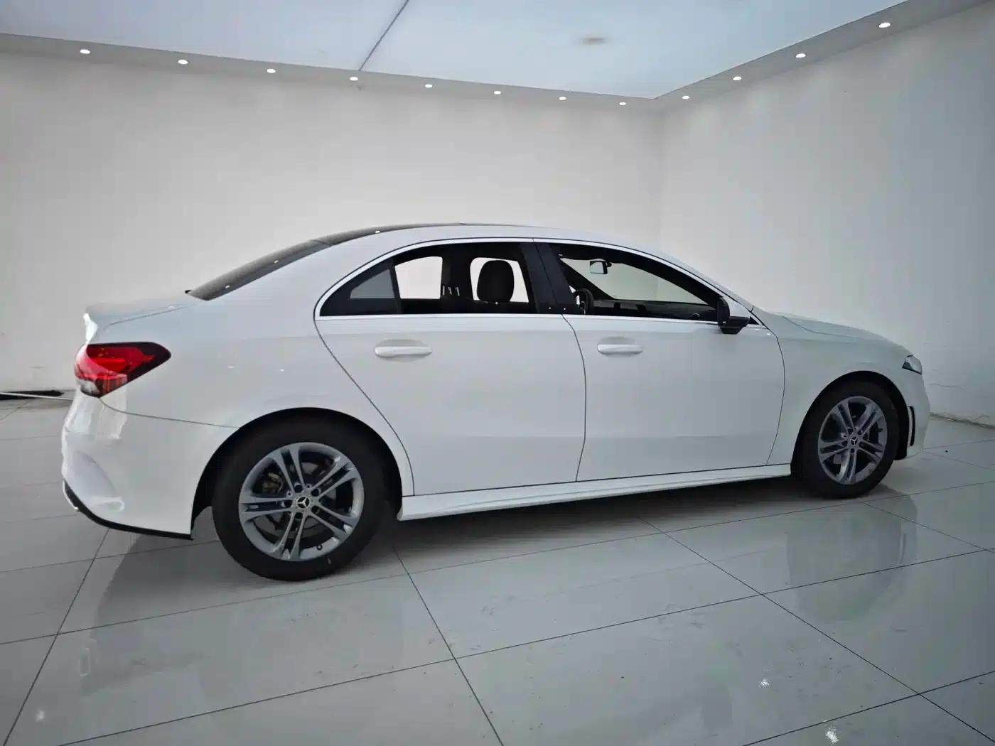 Mercedes-Benz A-Class 2021 Facelift A 180 L Sport Sedan — миниатюра 24