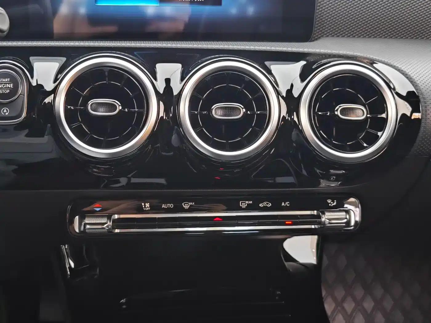 Mercedes-Benz A-Class 2021 Facelift A 180 L Sport Sedan — миниатюра 27