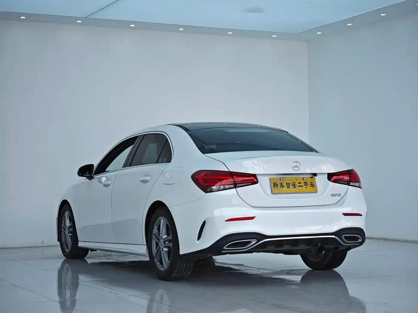Mercedes-Benz A-Class 2021 Facelift A 180 L Sport Sedan — миниатюра 4