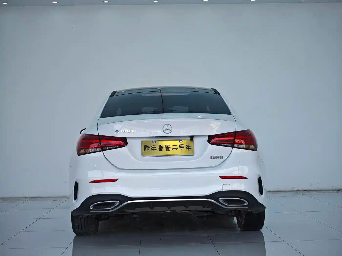 Mercedes-Benz A-Class 2021 Facelift A 180 L Sport Sedan — миниатюра 5