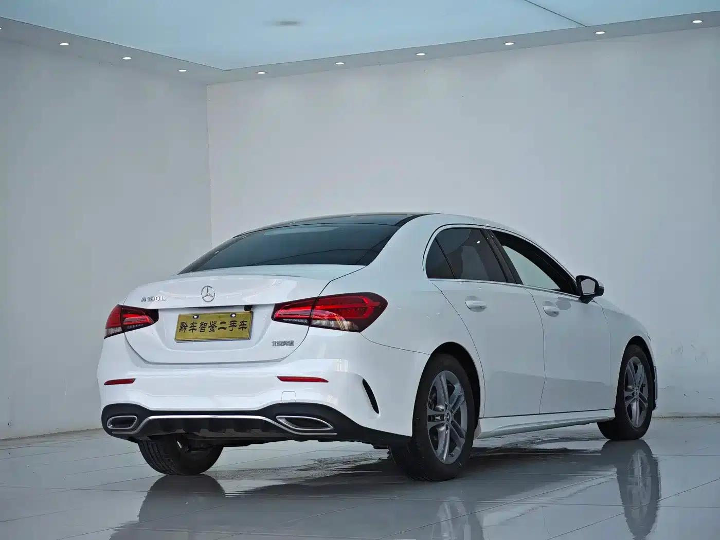 Mercedes-Benz A-Class 2021 Facelift A 180 L Sport Sedan — миниатюра 6