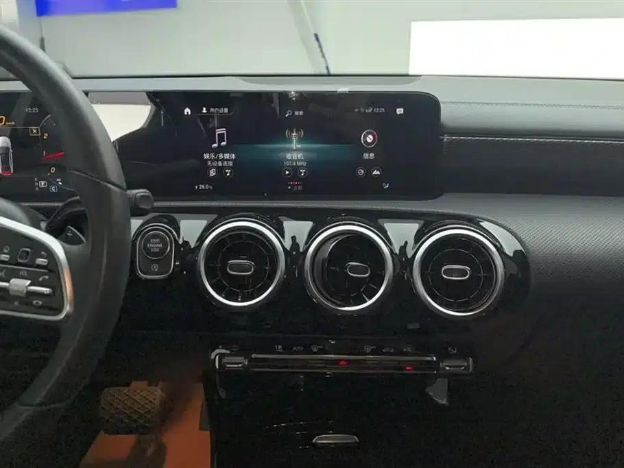 Mercedes-Benz A-Class 2022 A 200 L Sport Sedan Dynamic Edition — миниатюра 13