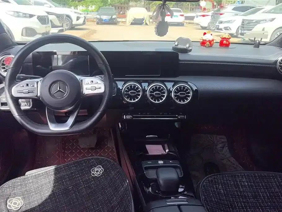 2019 Mercedes-Benz A-Class A 180 L Sport Sedan — миниатюра 12