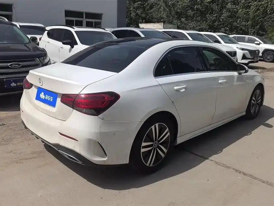 2019 Mercedes-Benz A-Class A 180 L Sport Sedan — миниатюра 3