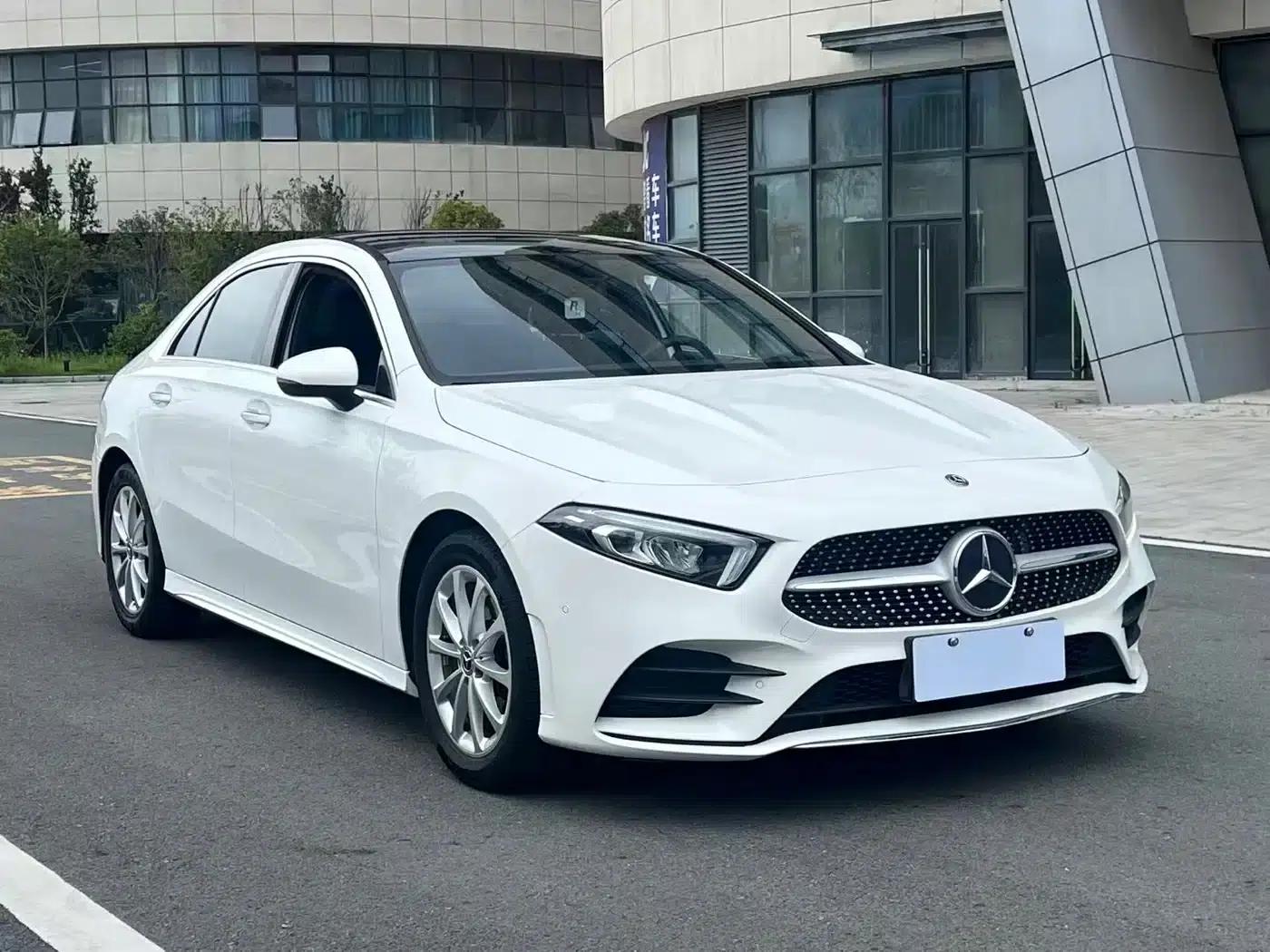 Mercedes-Benz A-Class 2020 A 200 L Sport Sedan — миниатюра 3