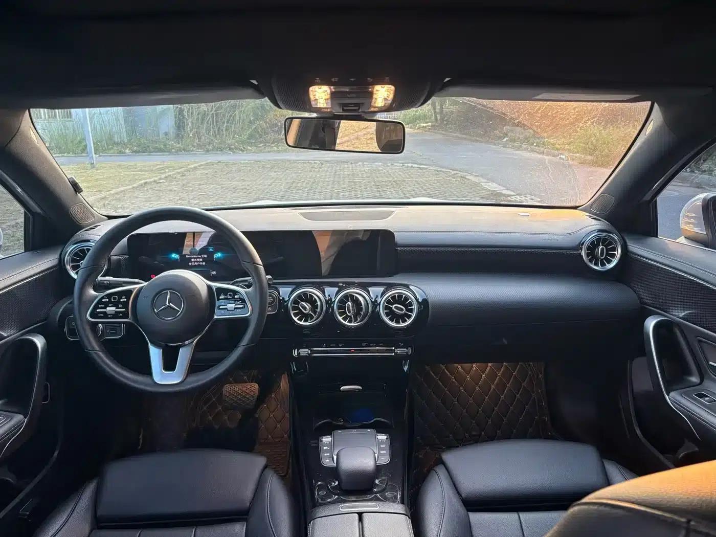 Mercedes-Benz A-Class 2020 Facelift A 200 L Sport Sedan Fashion Model — миниатюра 8
