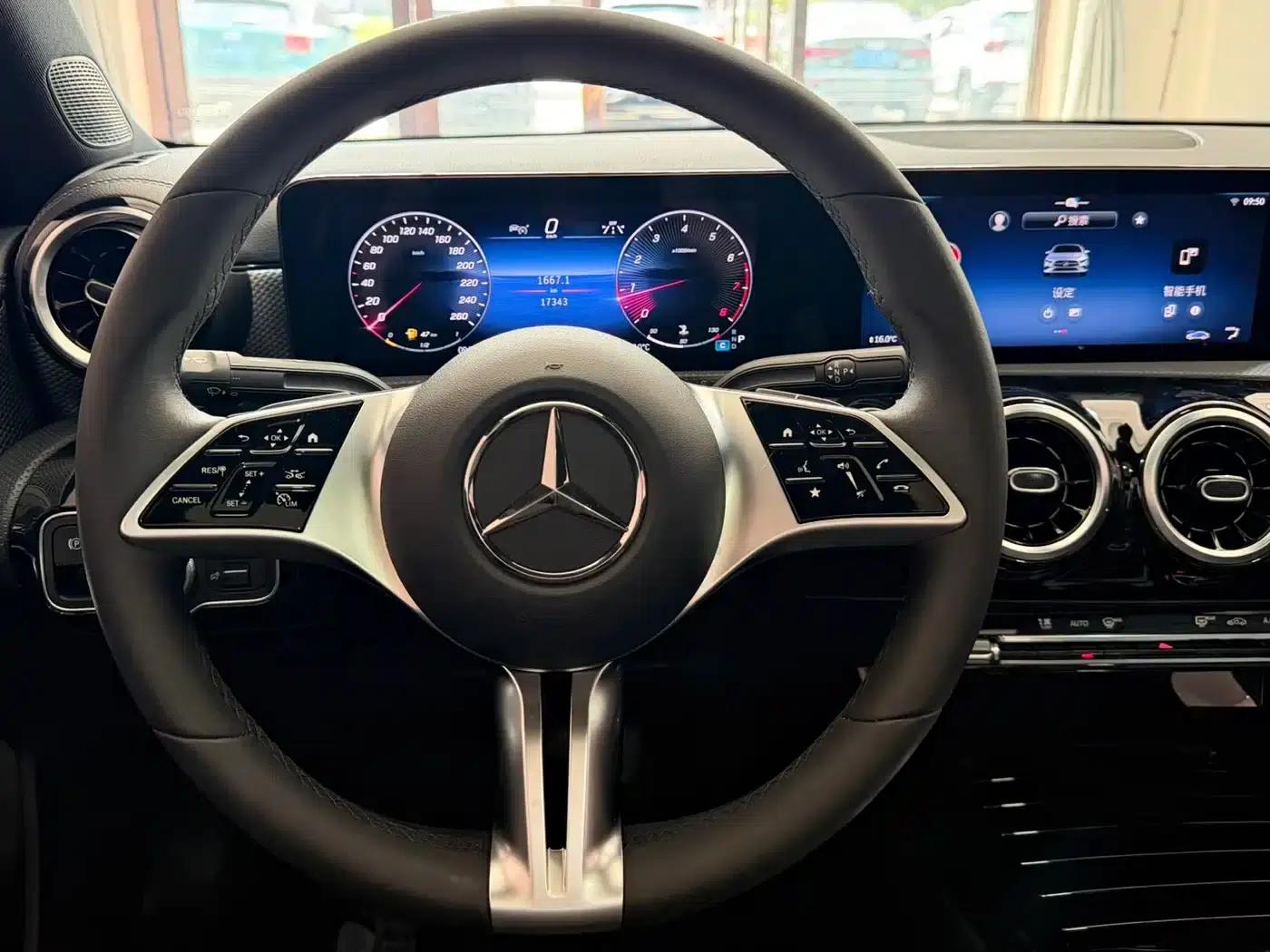 2023 Mercedes-Benz A-Class A 180 L — миниатюра 7