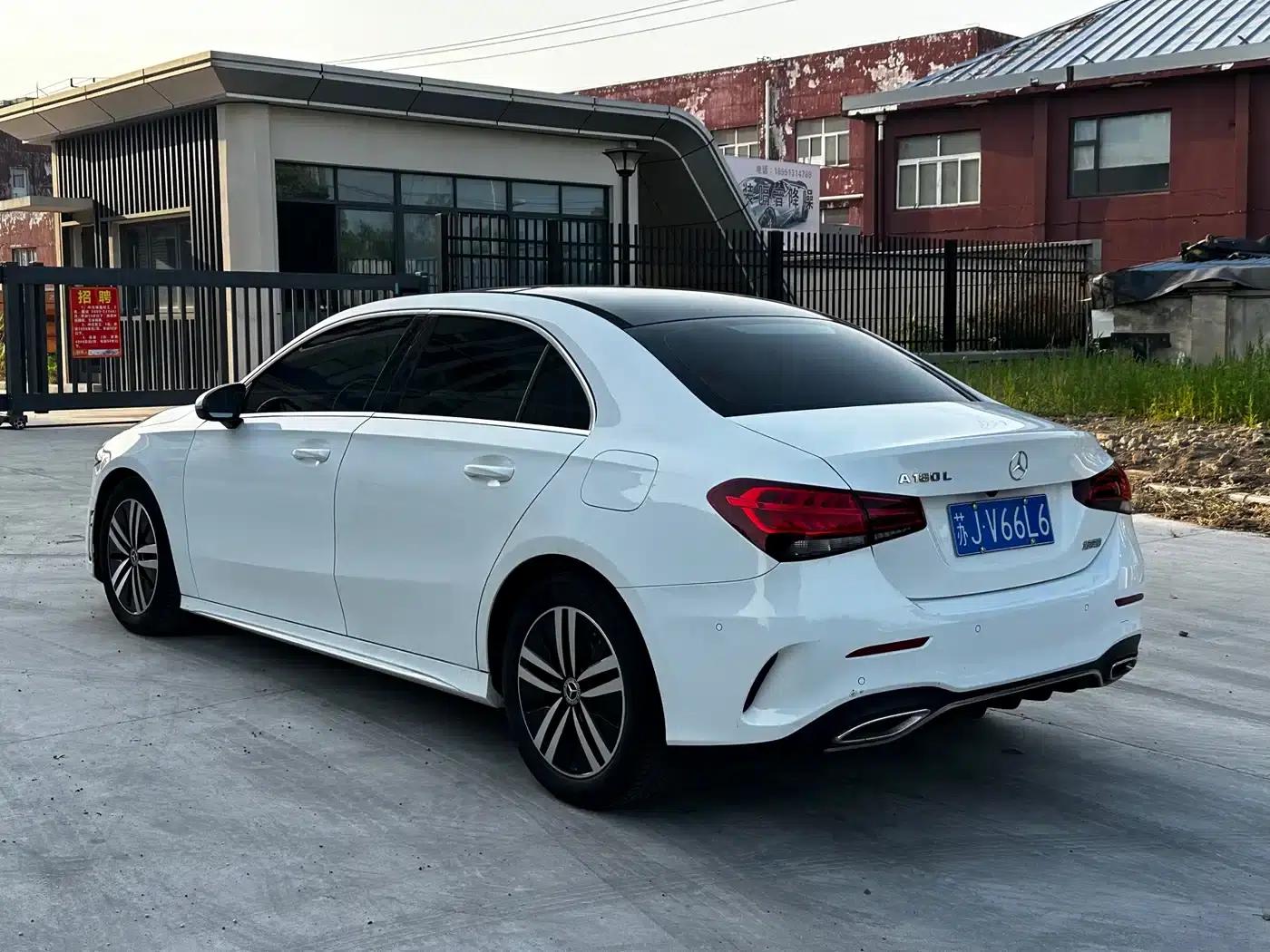 2019 Mercedes-Benz A-Class A 180 L Sport Sedan — миниатюра 7