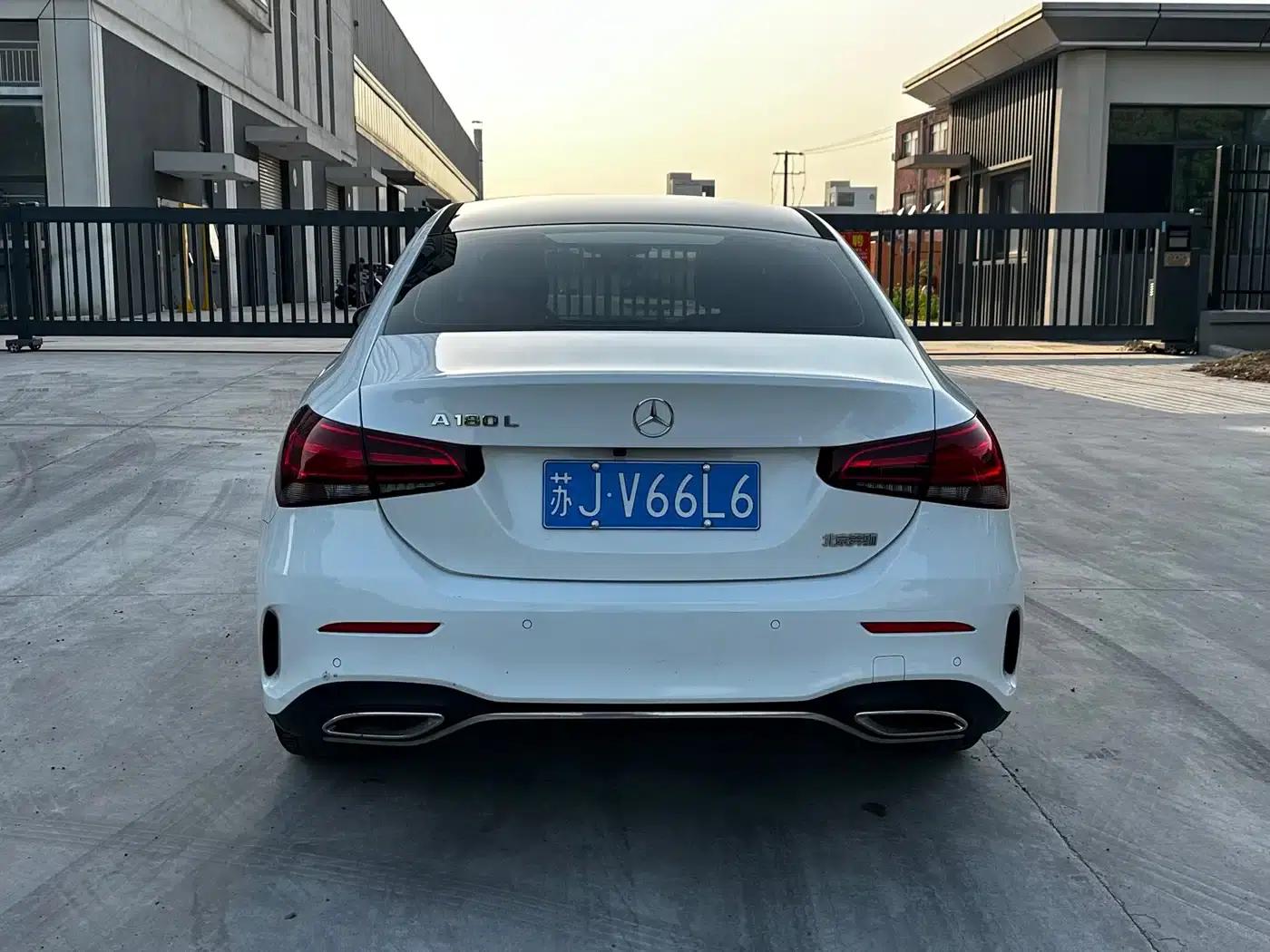 2019 Mercedes-Benz A-Class A 180 L Sport Sedan — миниатюра 8