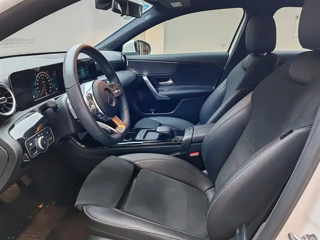 2019 Mercedes-Benz A-Class A 180 L Sport Sedan — миниатюра 14