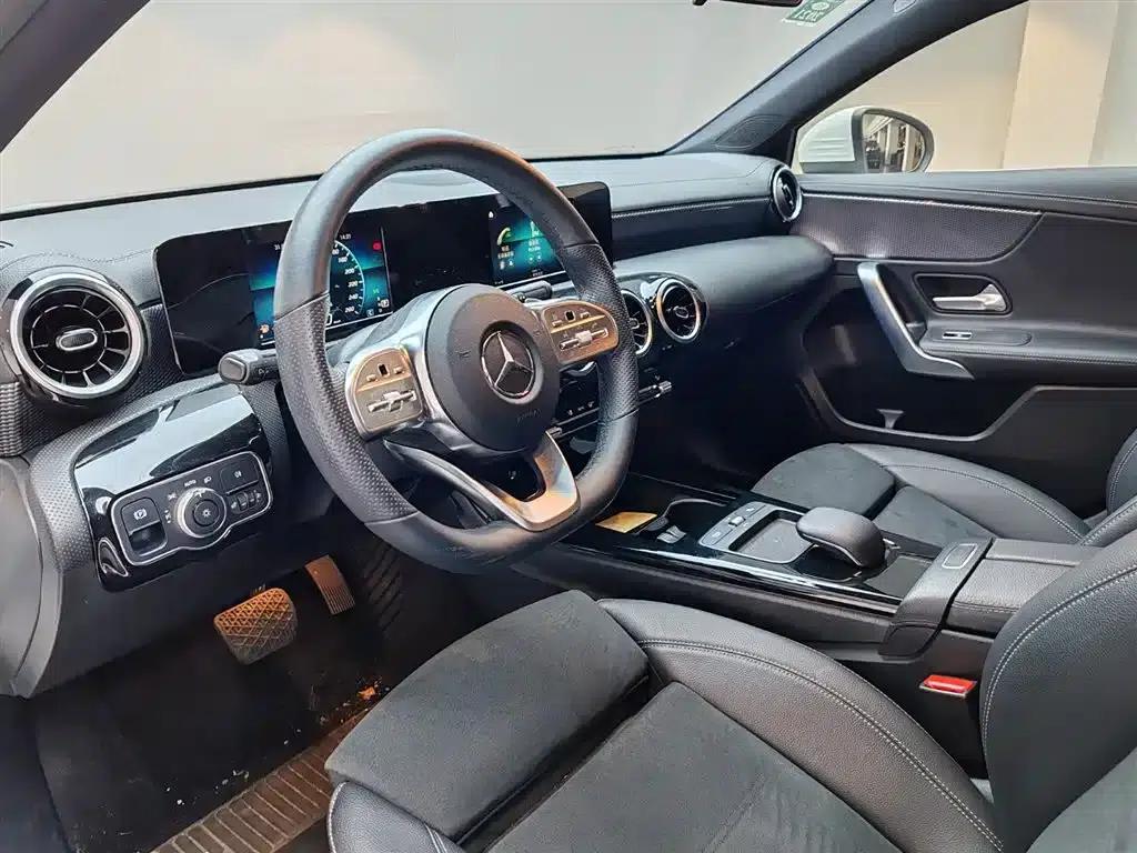 2019 Mercedes-Benz A-Class A 180 L Sport Sedan — миниатюра 17