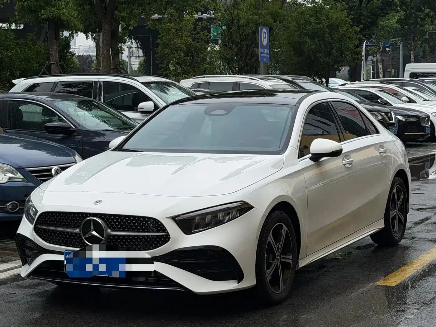 2023 Mercedes-Benz A-Class A 200 L Fashion Edition — миниатюра 1