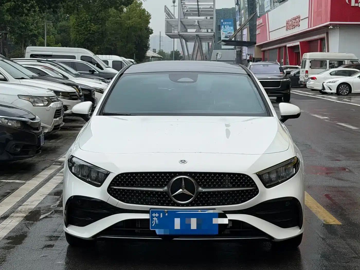 2023 Mercedes-Benz A-Class A 200 L Fashion Edition — миниатюра 2