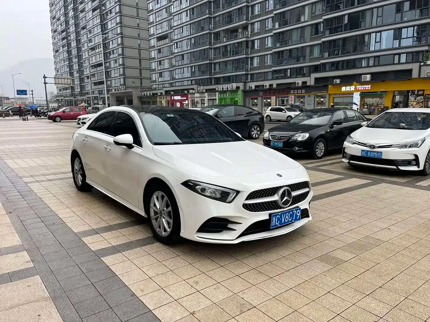 Mercedes-Benz A-Class 2020 Facelift A 200 L Sport Sedan Fashion Model — миниатюра 1