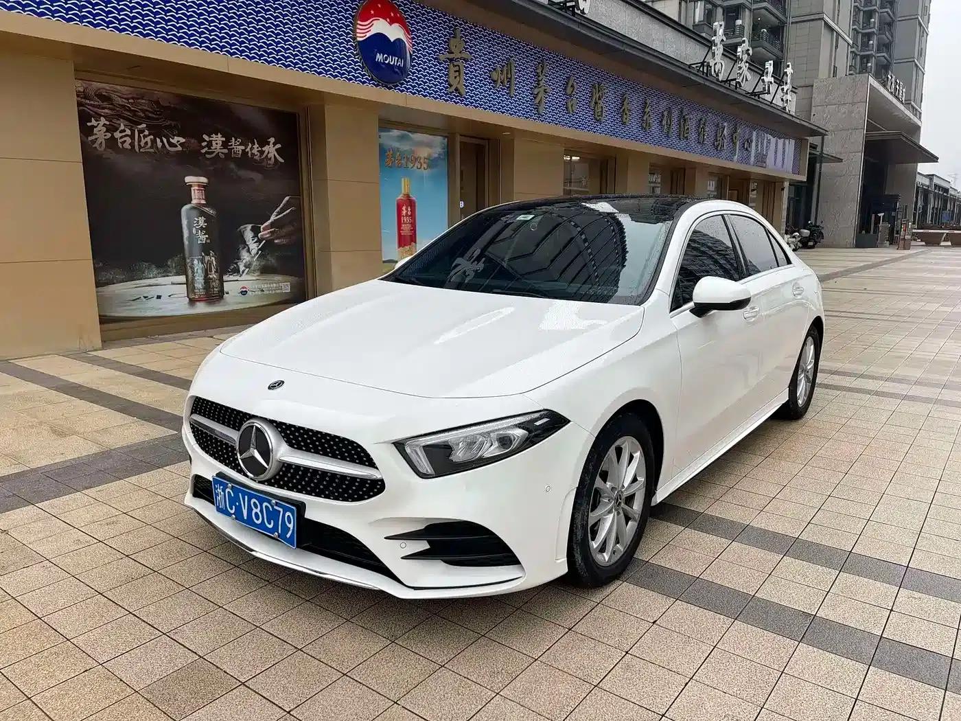 Mercedes-Benz A-Class 2020 Facelift A 200 L Sport Sedan Fashion Model — миниатюра 2