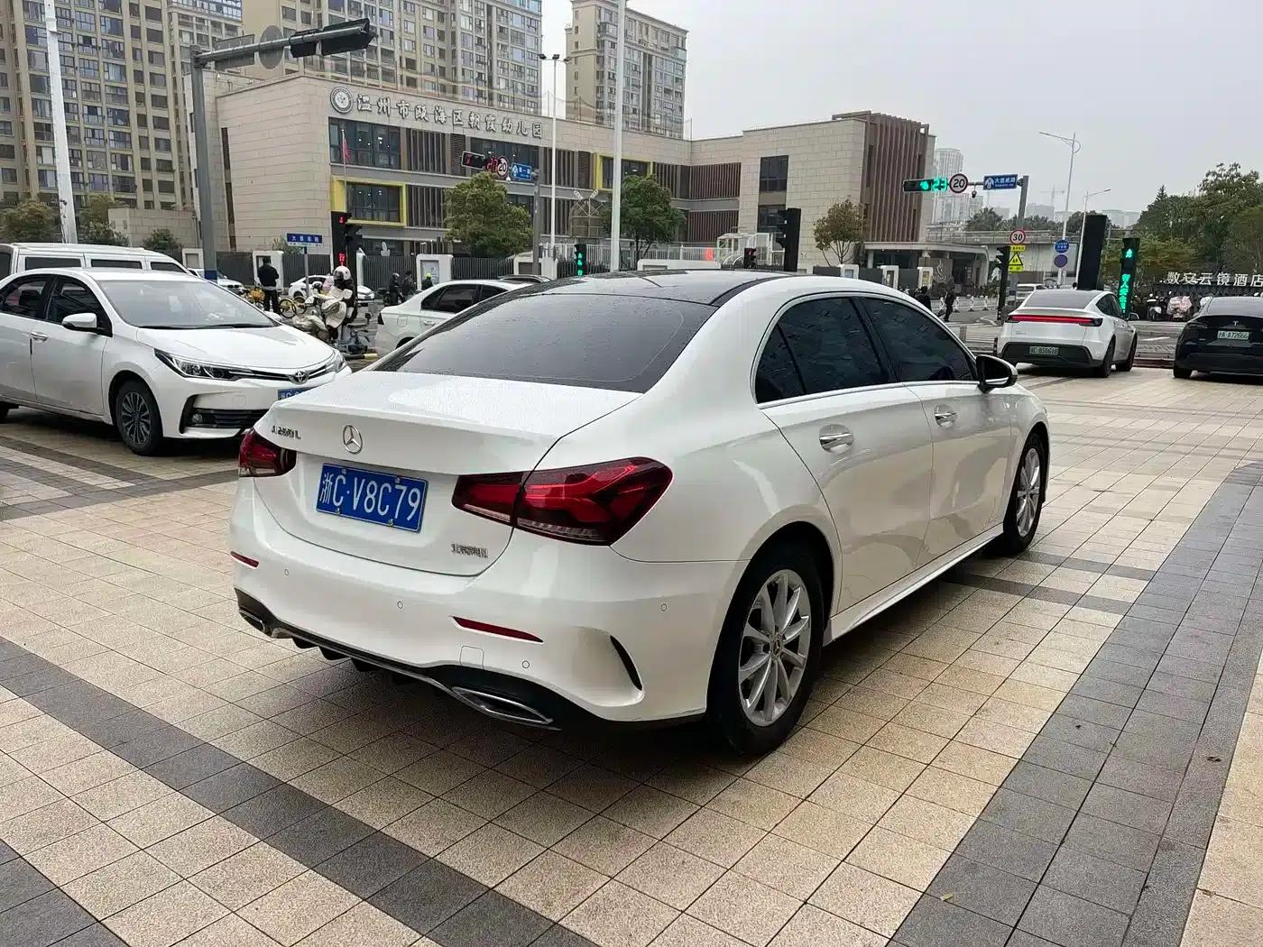 Mercedes-Benz A-Class 2020 Facelift A 200 L Sport Sedan Fashion Model — миниатюра 13