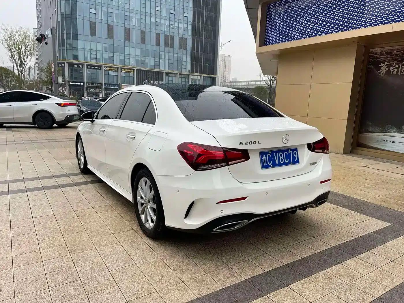 Mercedes-Benz A-Class 2020 Facelift A 200 L Sport Sedan Fashion Model — миниатюра 15