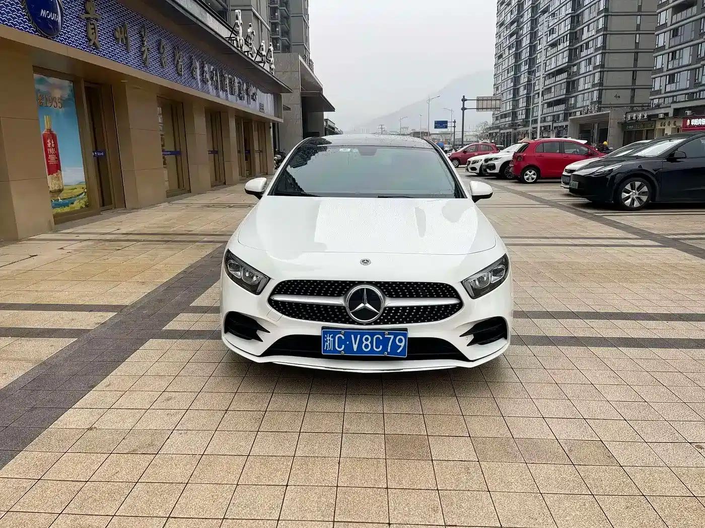 Mercedes-Benz A-Class 2020 Facelift A 200 L Sport Sedan Fashion Model — миниатюра 3