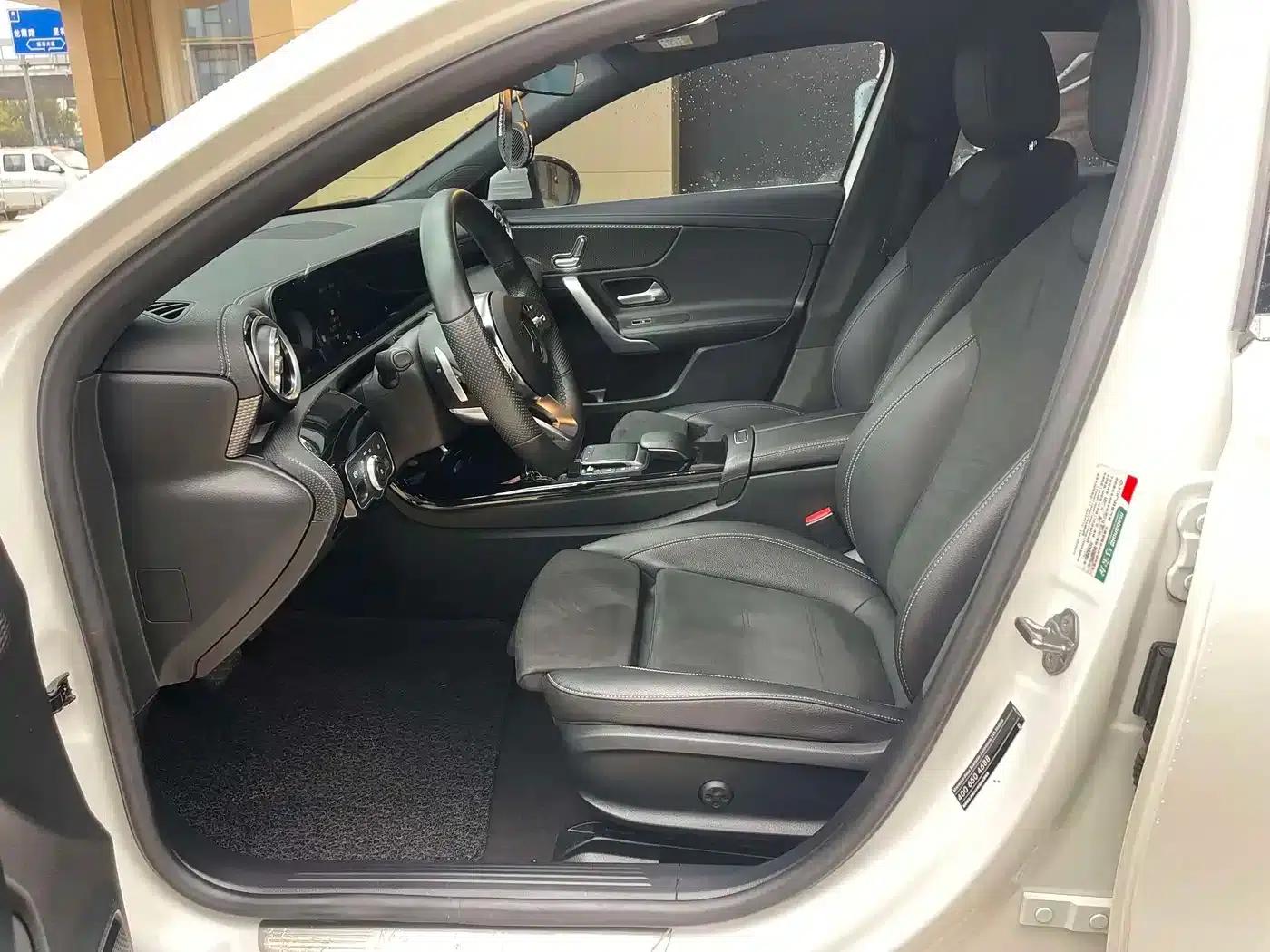 Mercedes-Benz A-Class 2020 Facelift A 200 L Sport Sedan Fashion Model — миниатюра 10
