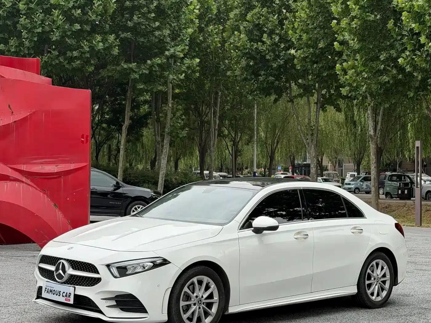 Mercedes-Benz A-Class 2021 A 200 L Sport Sedan Fashion Edition — миниатюра 1