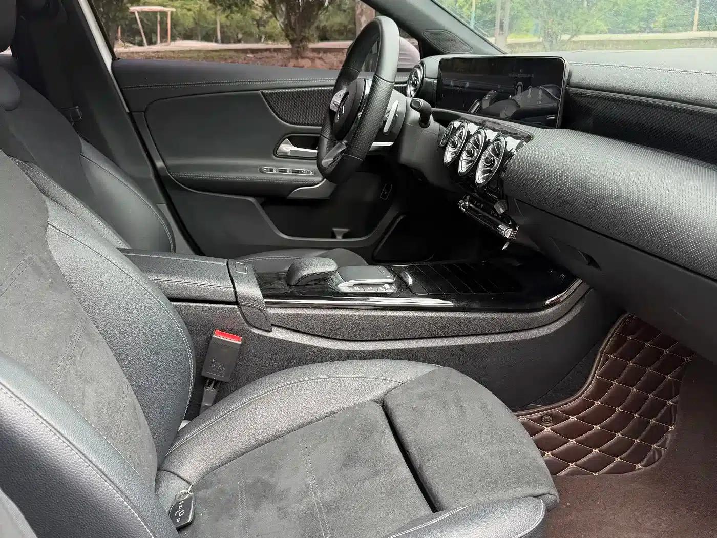 Mercedes-Benz A-Class 2021 A 200 L Sport Sedan Fashion Edition — миниатюра 11