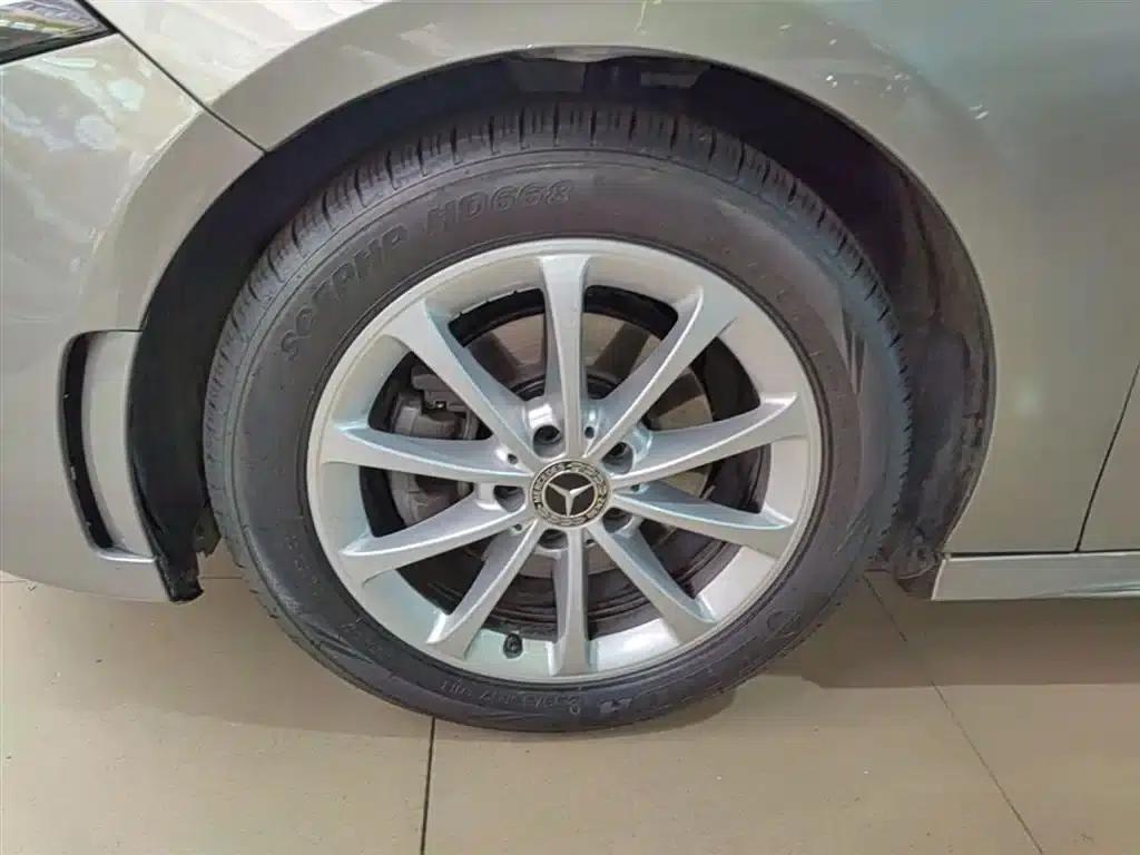 Mercedes-Benz A-Class 2019 Facelift A 200 L Sport Sedan — миниатюра 23