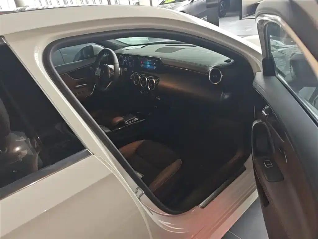 2019 Mercedes-Benz A-Class A 200 L Sport Sedan — миниатюра 11