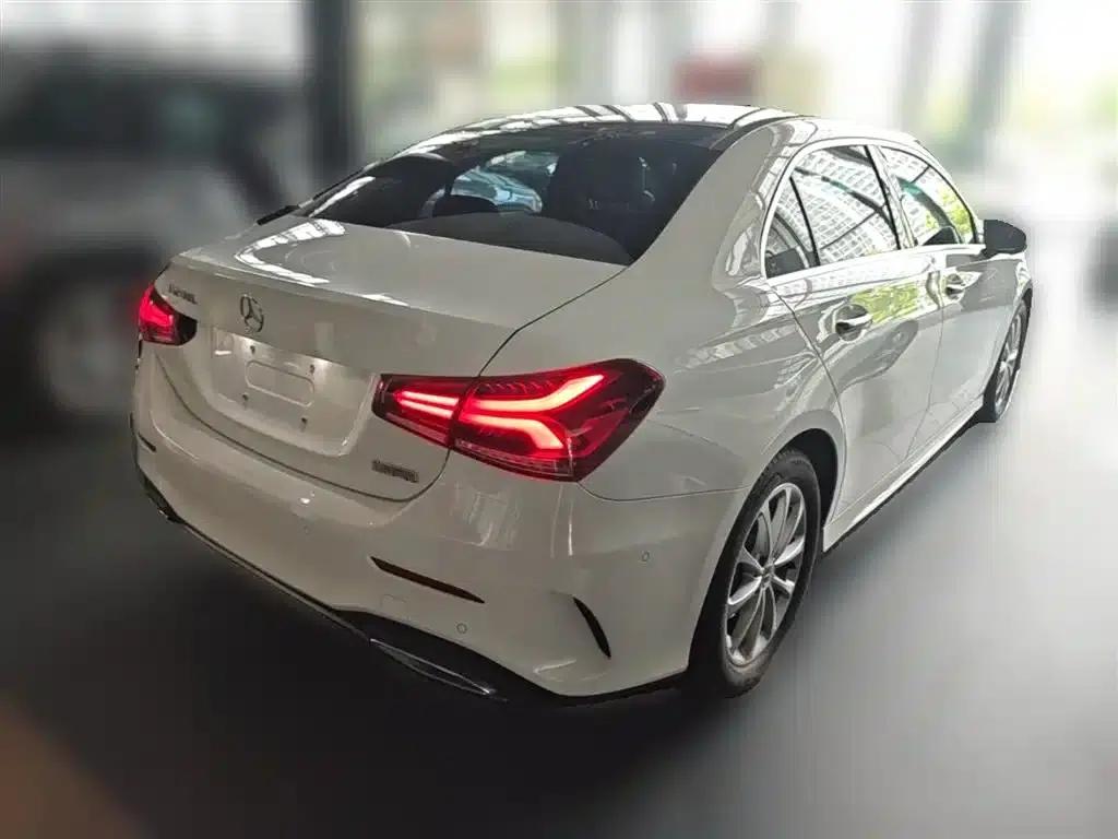 2019 Mercedes-Benz A-Class A 200 L Sport Sedan — миниатюра 12