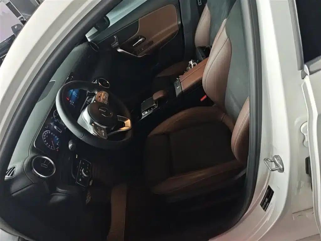 2019 Mercedes-Benz A-Class A 200 L Sport Sedan — миниатюра 22