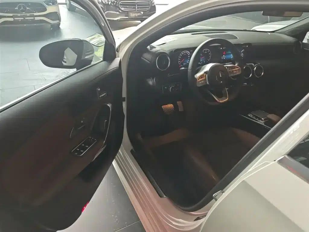 2019 Mercedes-Benz A-Class A 200 L Sport Sedan — миниатюра 23