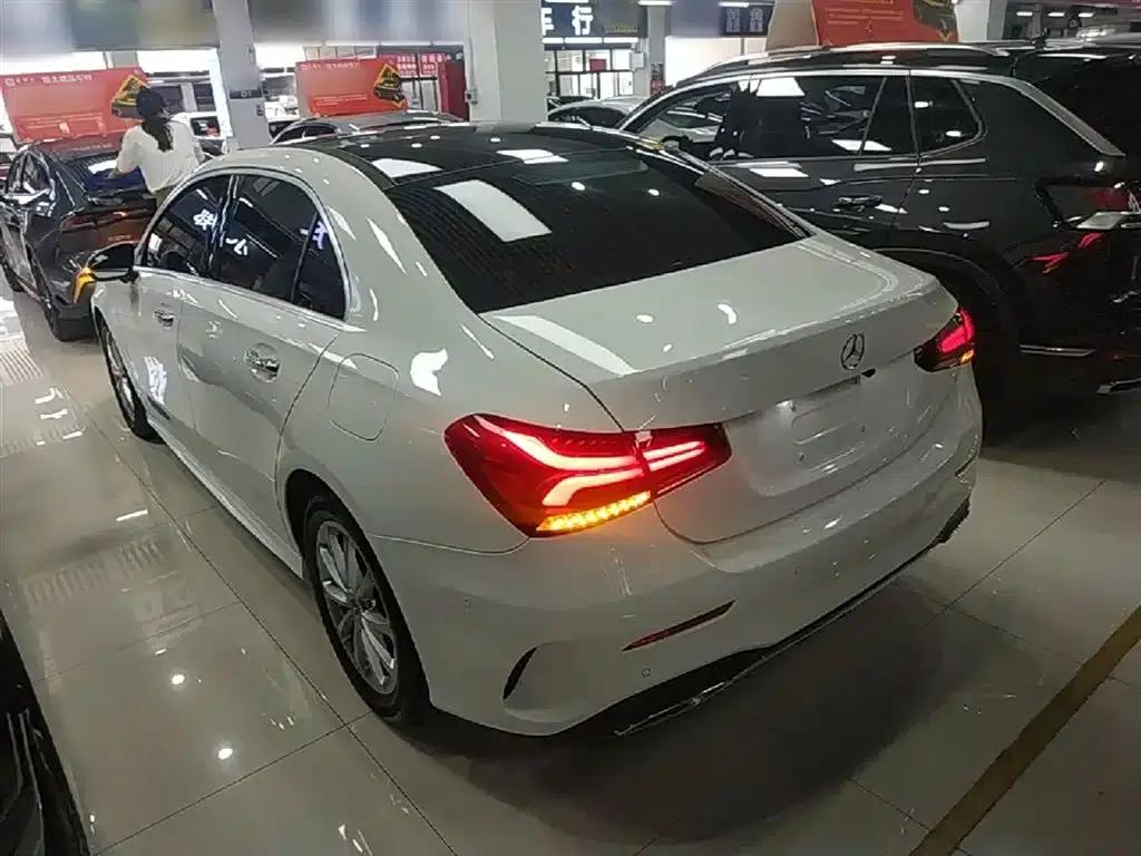 Mercedes-Benz A-Class 2021 A 200 L Sport Sedan Fashion Edition — миниатюра 5