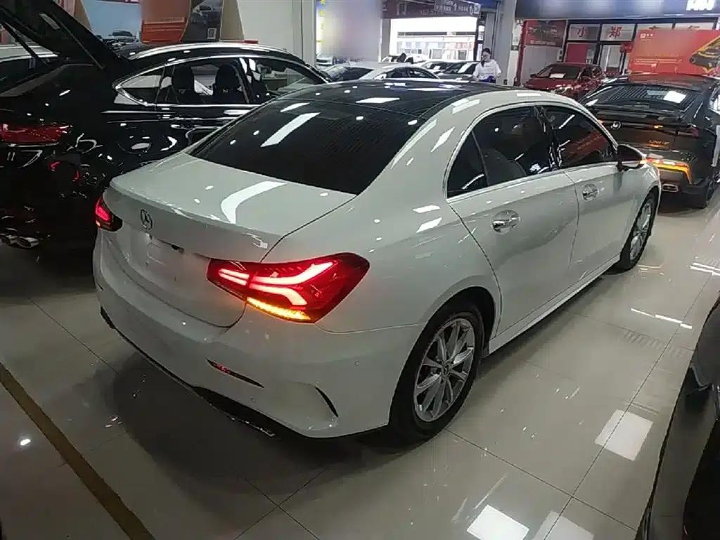 Mercedes-Benz A-Class 2021 A 200 L Sport Sedan Fashion Edition — миниатюра 7