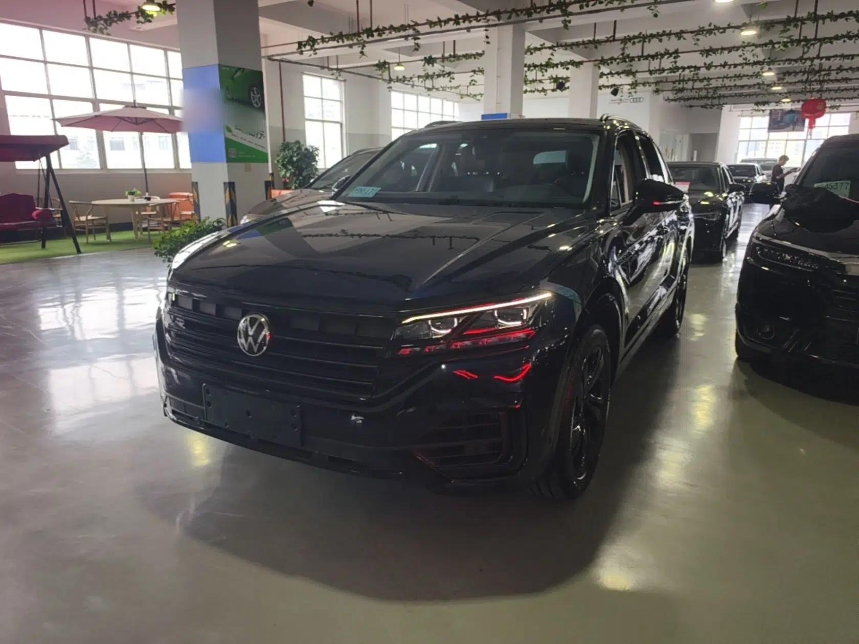 Volkswagen Touareg 2021 3.0 TSI Luxury Edition Black Diamond Sport Package — миниатюра 1