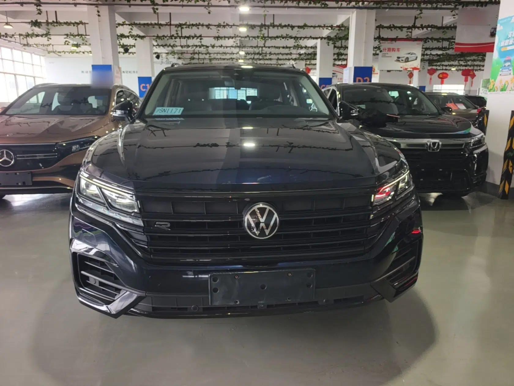 Volkswagen Touareg 2021 3.0 TSI Luxury Edition Black Diamond Sport Package — миниатюра 2