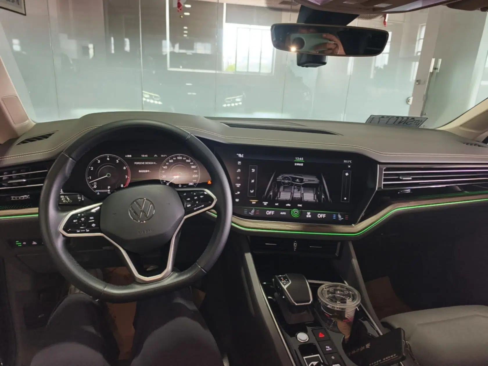 Volkswagen Touareg 2021 3.0 TSI Luxury Edition Black Diamond Sport Package — миниатюра 13