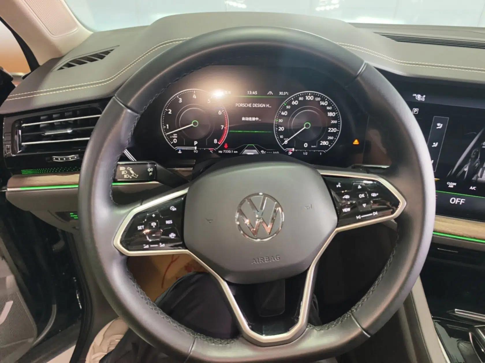 Volkswagen Touareg 2021 3.0 TSI Luxury Edition Black Diamond Sport Package — миниатюра 14