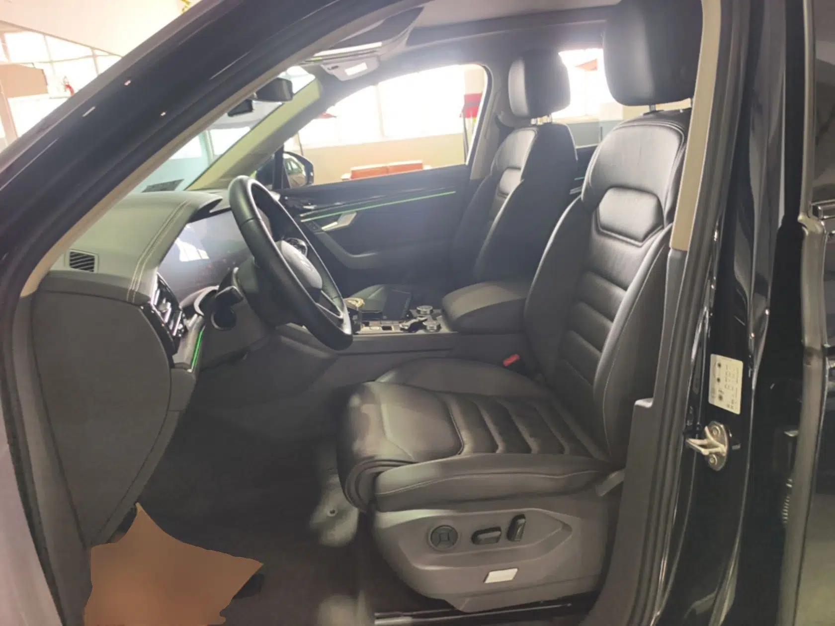Volkswagen Touareg 2021 3.0 TSI Luxury Edition Black Diamond Sport Package — миниатюра 18