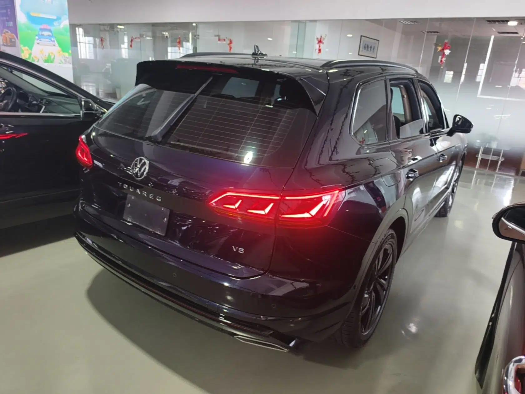 Volkswagen Touareg 2021 3.0 TSI Luxury Edition Black Diamond Sport Package — миниатюра 6