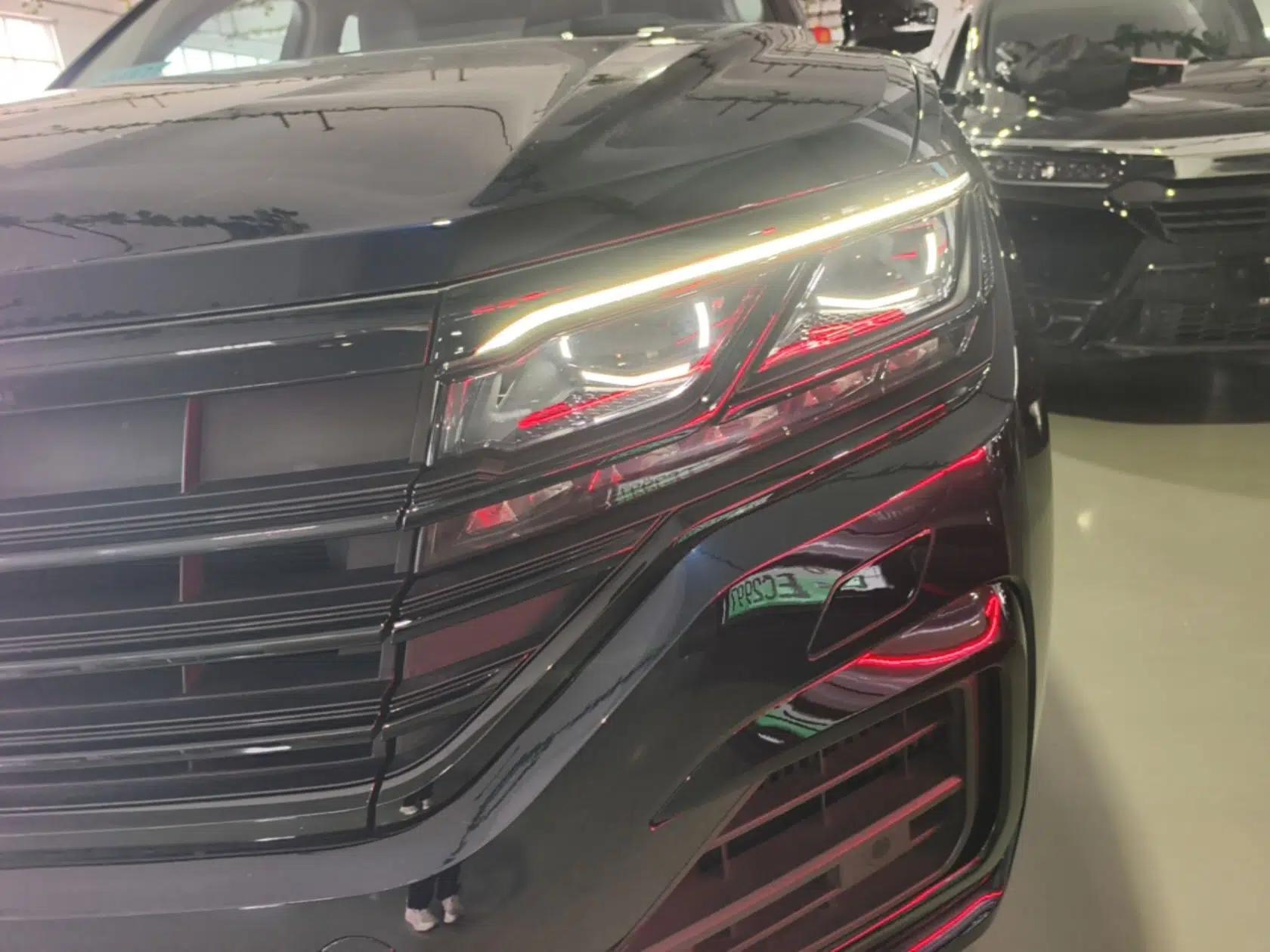 Volkswagen Touareg 2021 3.0 TSI Luxury Edition Black Diamond Sport Package — миниатюра 9