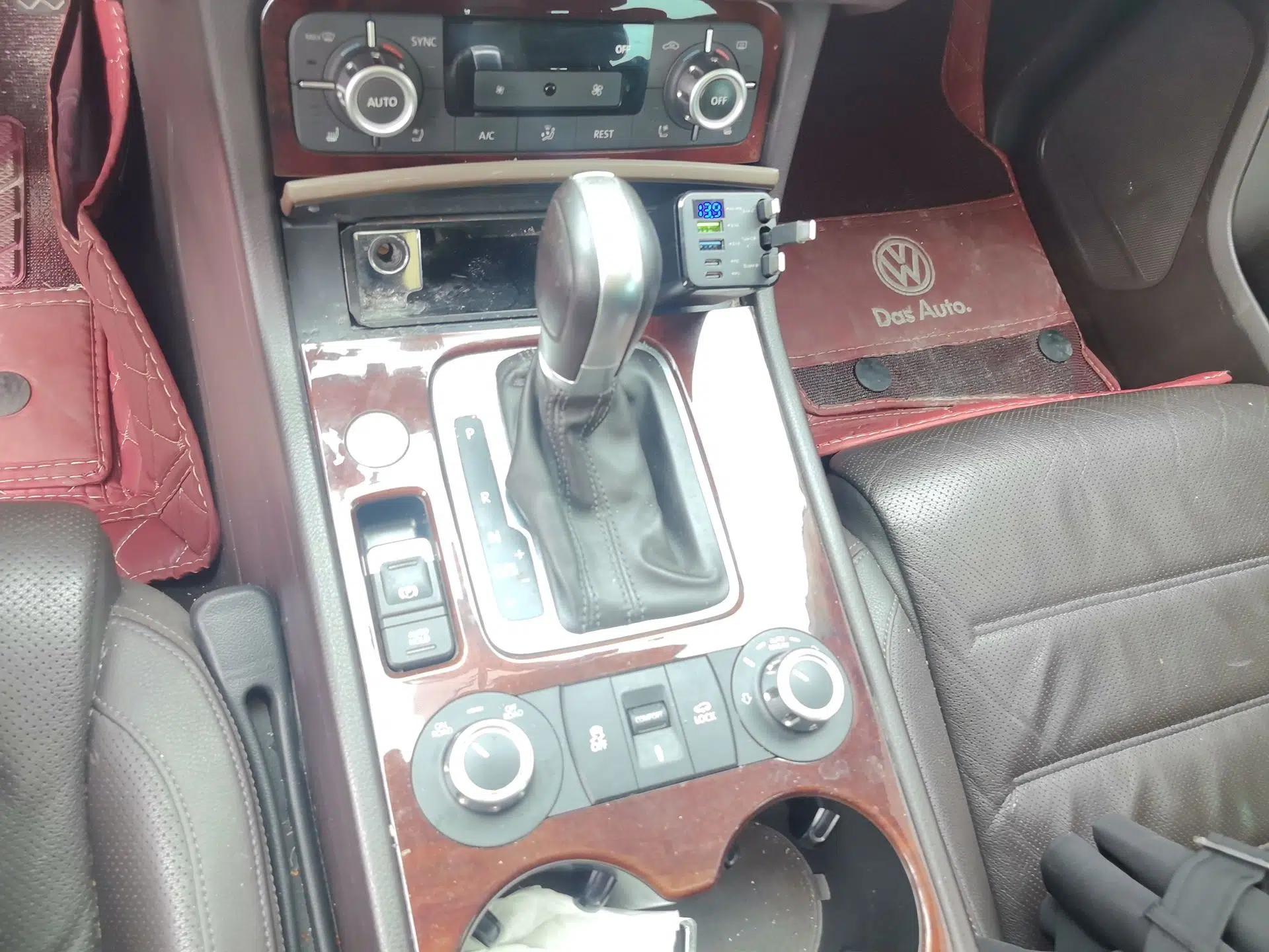 Volkswagen Touareg 2011 3.0 TSI High-End Version — миниатюра 15