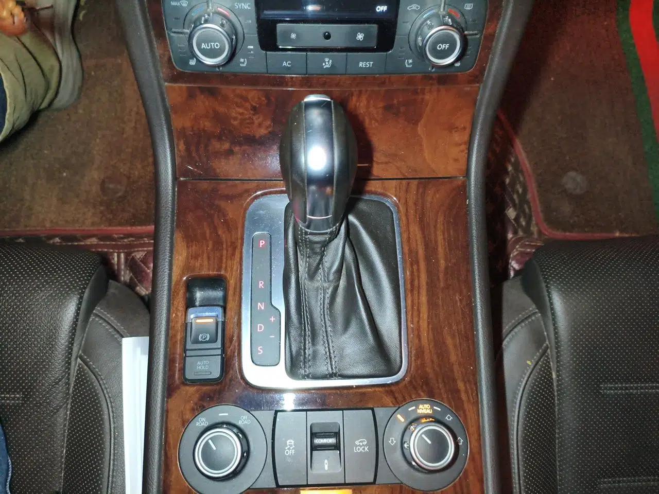 Volkswagen Touareg 2011 3.0 TSI Comfort Version — миниатюра 15