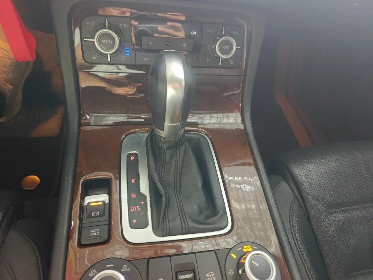 Volkswagen Touareg 2011 3.0 TSI Comfort Version — миниатюра 15