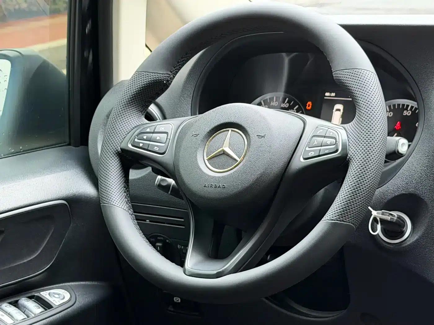 2016 Nissan Vito 2.0T Elite Edition 9-seater — миниатюра 8