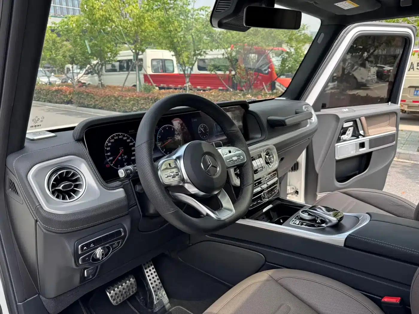 2023 Mercedes-Benz G-Class G 500 — миниатюра 8