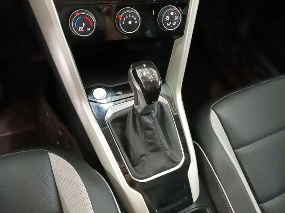 Volkswagen T-ROC 2025 280TSI DSG Two-Wheel Drive Time Edition — миниатюра 17