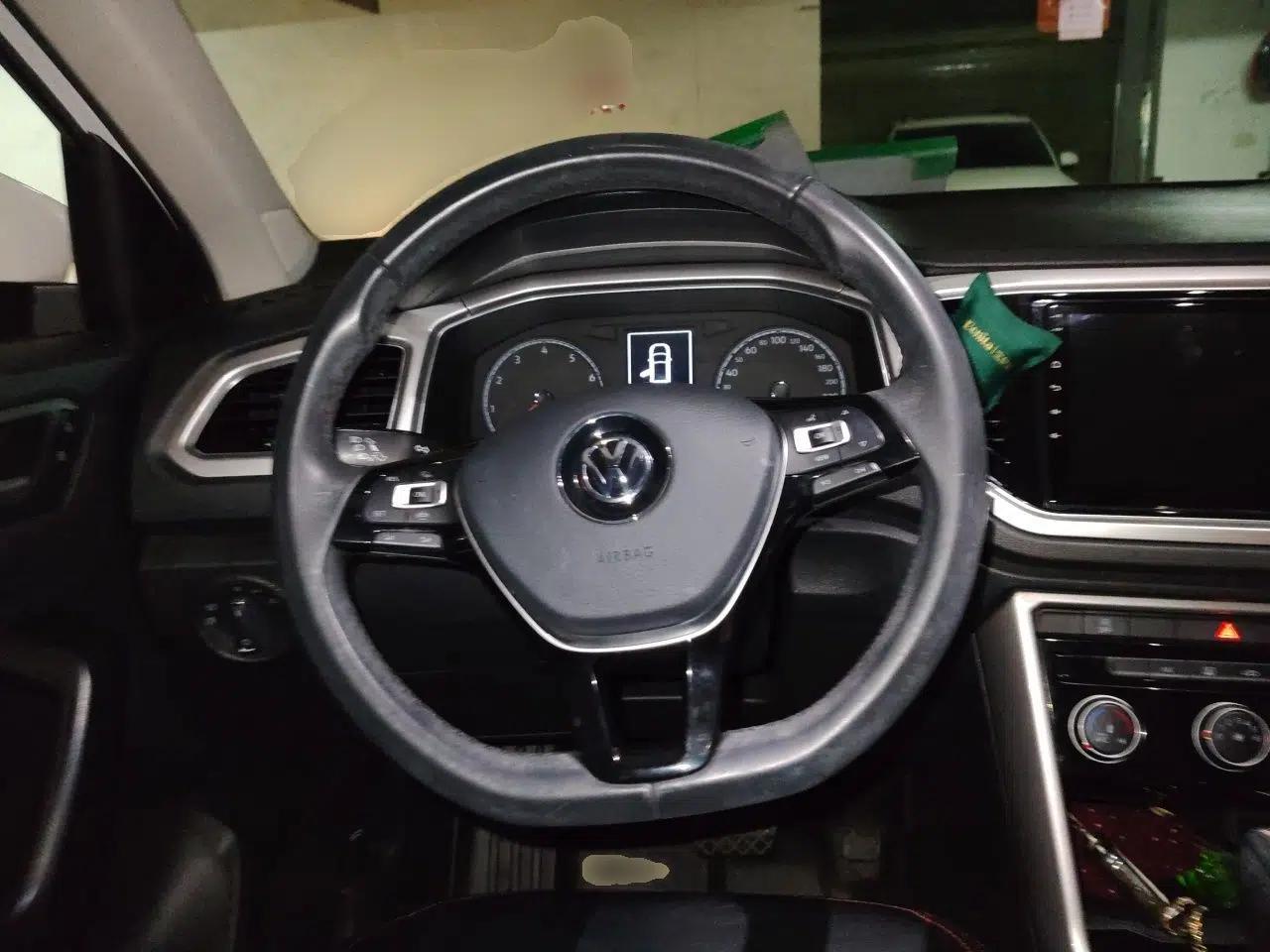 Volkswagen T-ROC 2020 230TSI DSG Two-Wheel Drive Advanced Version — миниатюра 11