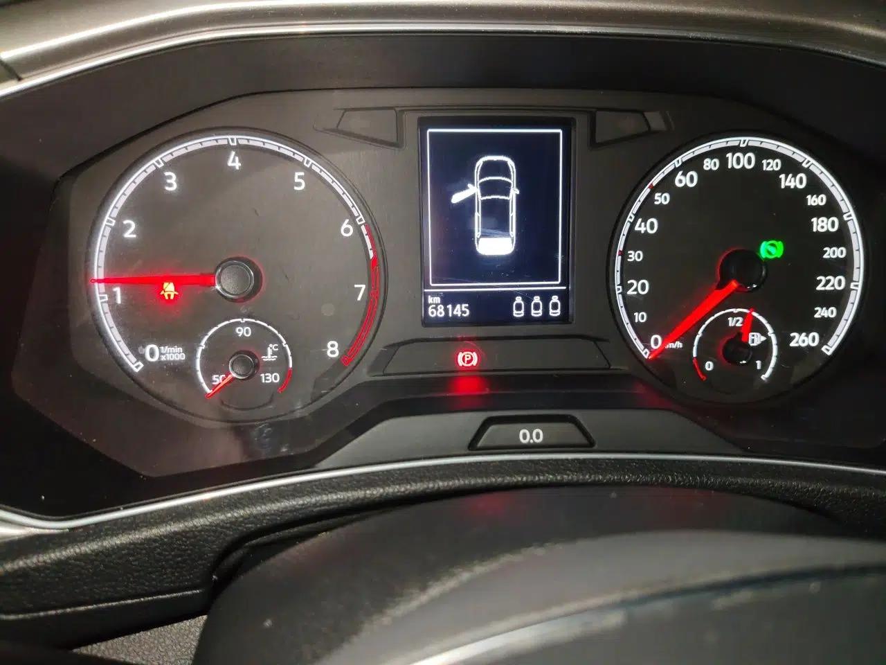 Volkswagen T-ROC 2020 230TSI DSG Two-Wheel Drive Advanced Version — миниатюра 13