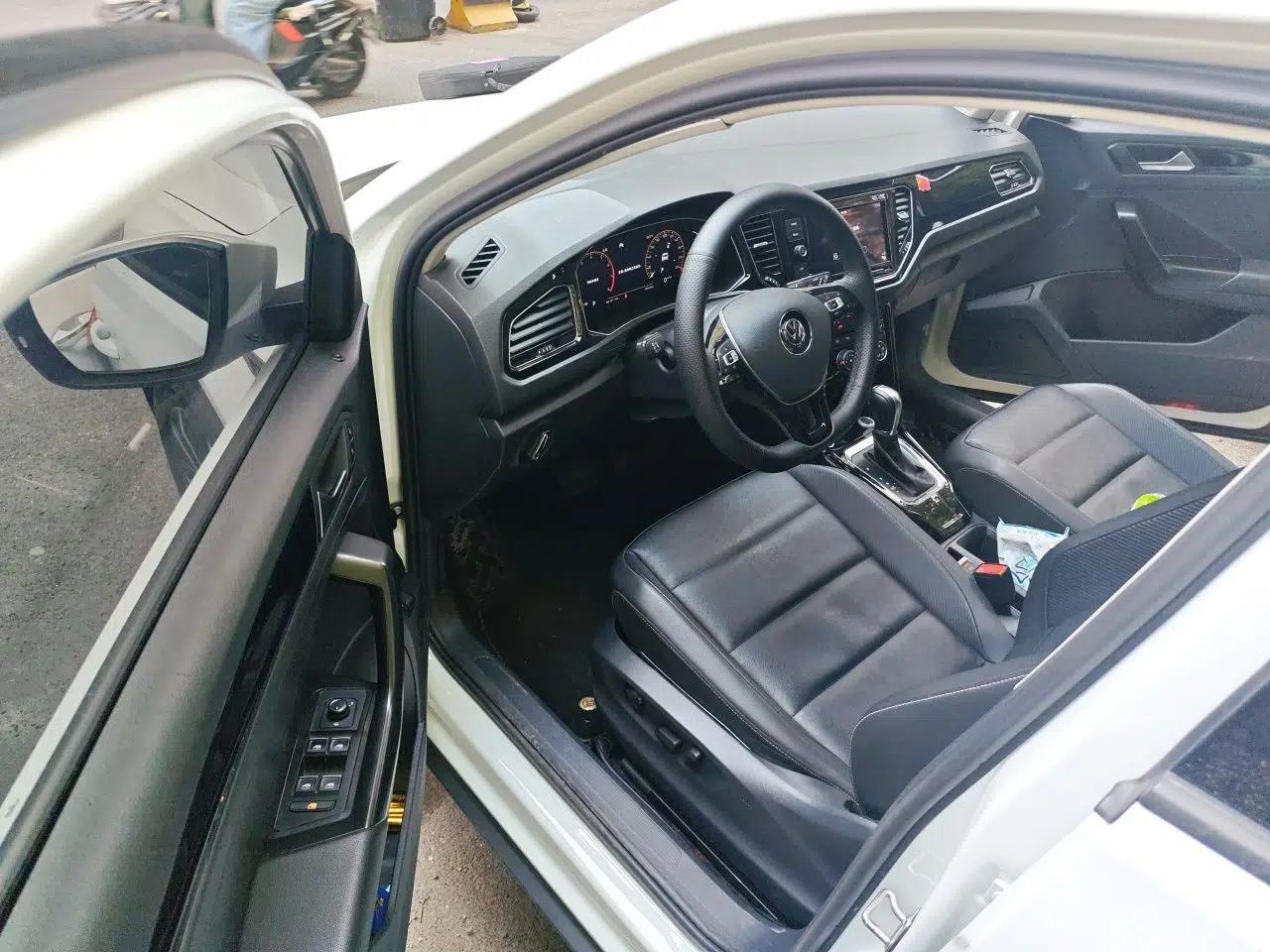 Volkswagen T-ROC 2020 280TSI DSG Two-Wheel Drive Comfort Version — миниатюра 17