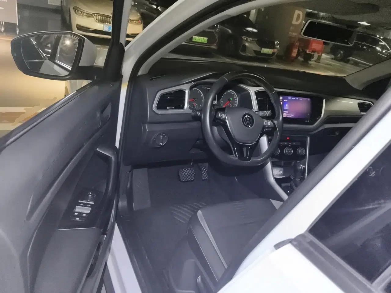 Volkswagen T-ROC 2021 280TSI DSG Two-Wheel Drive Elite Connect Edition — миниатюра 17